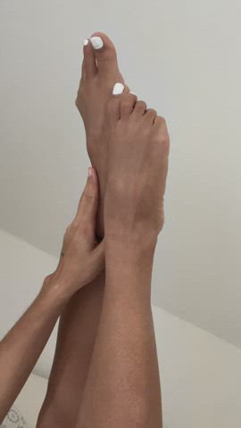 Who wants to lick my tiny, soft ballet feet? 👅🔥