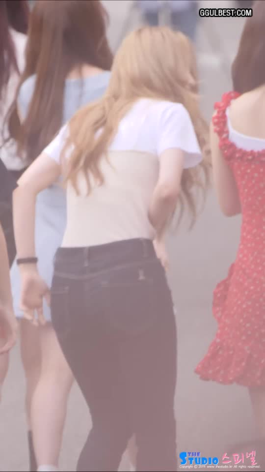 로켓펀치 연희 뮤직뱅크 출근길 청순 청바지.gif