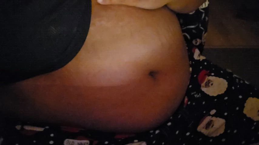 18 years old chubby cute ebony nsfw stomach tease curvy-chicks legal-teens gif