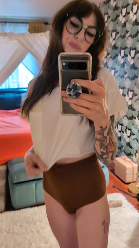 Chat with me today, Jan 5, on sextpanther or fansly or onlyfans! 😎