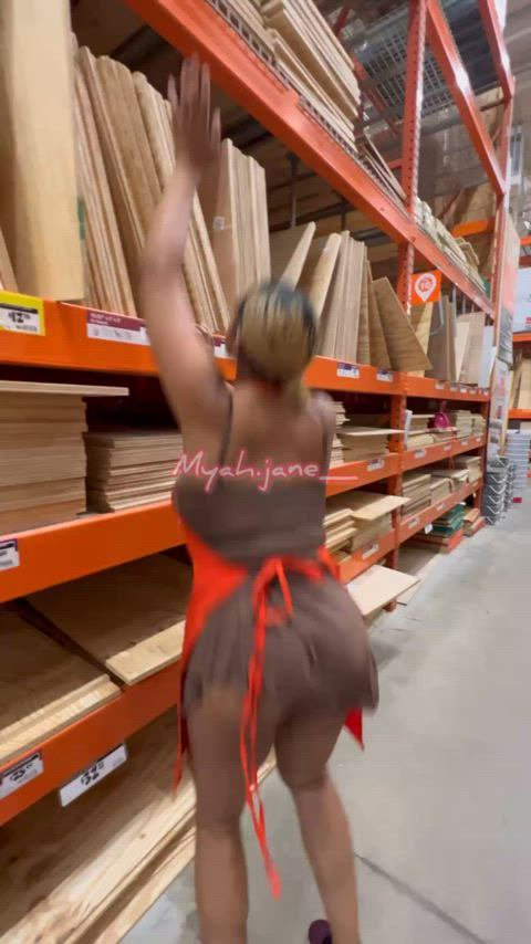 At work making this ass clap (twerk)