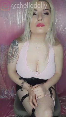 Trapped by bimbo hypnosis, this obedient doll can't even remember her own name