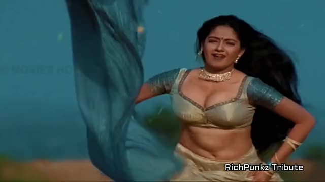 Hot Actress bouncing boobs