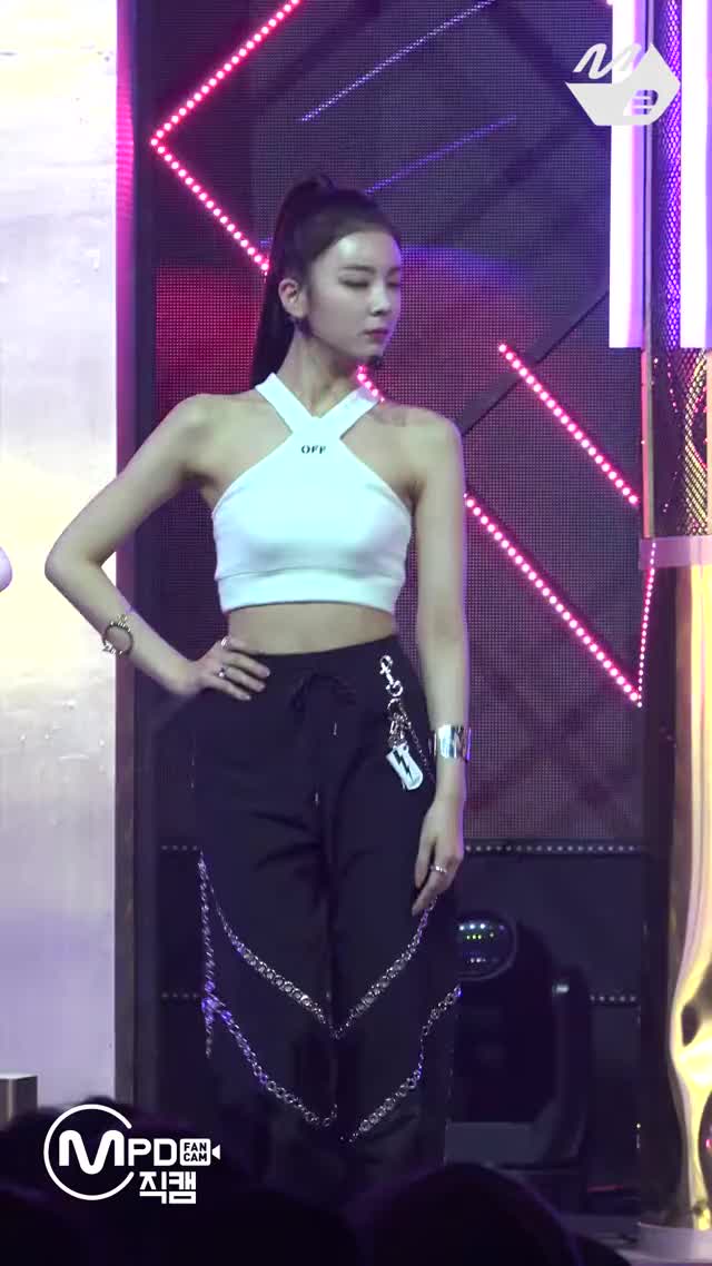 [MPD직캠] 있지 리아 직캠 '달라달라(DALLA DALLA)' (ITZY LIA Fan
