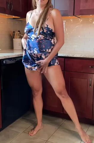 Want a taste of what’s under my dress 😚