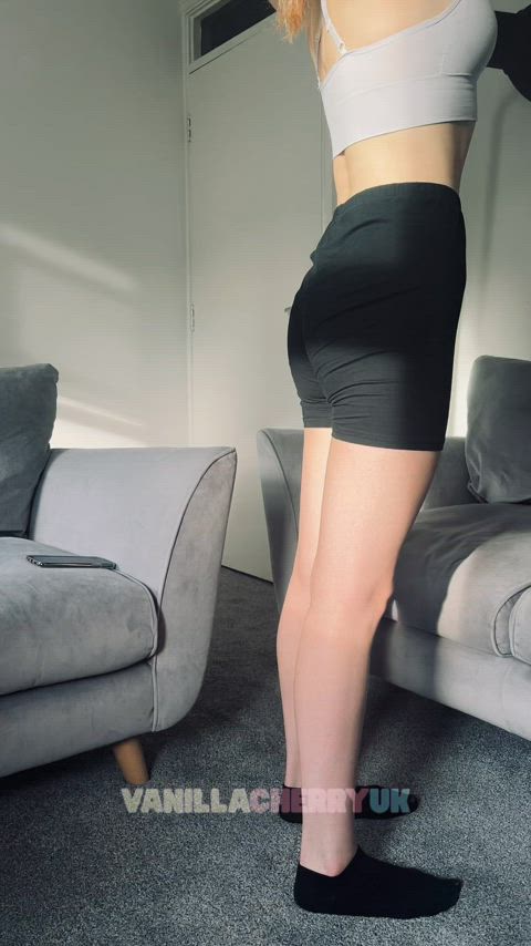 Good mornings! Starting off my workout with an easy warmup 🧘‍♀️ It doesn't