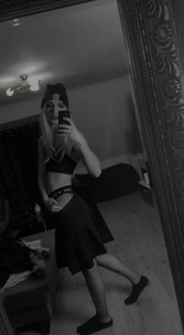 <3