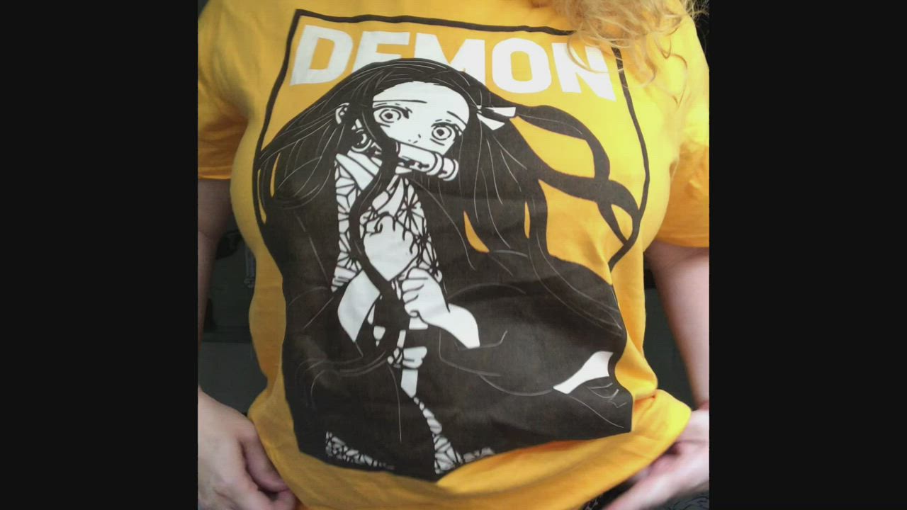 My new favorite shirt 😍 And of course your favorite boobies to go with it 😉