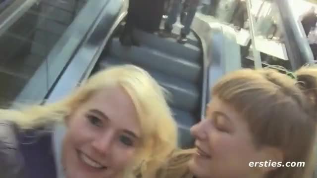 Ida & Isabella - Ersties - Train - 5 - B Les