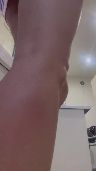 Stop scrolling! Cum for me!