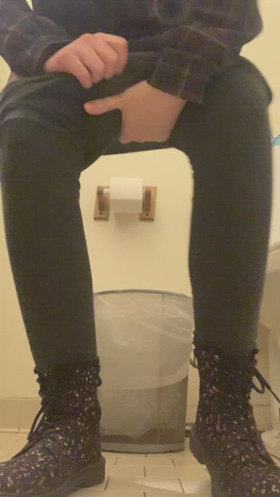 A (f)ew nervous spurts of piss in my work bathroom 😋