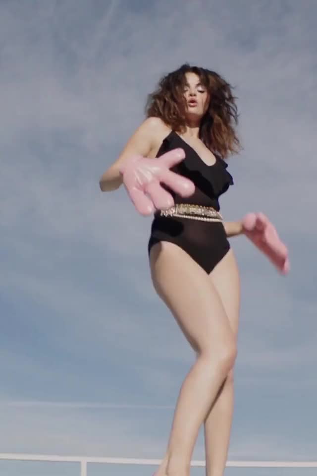 Selena Gomez gif