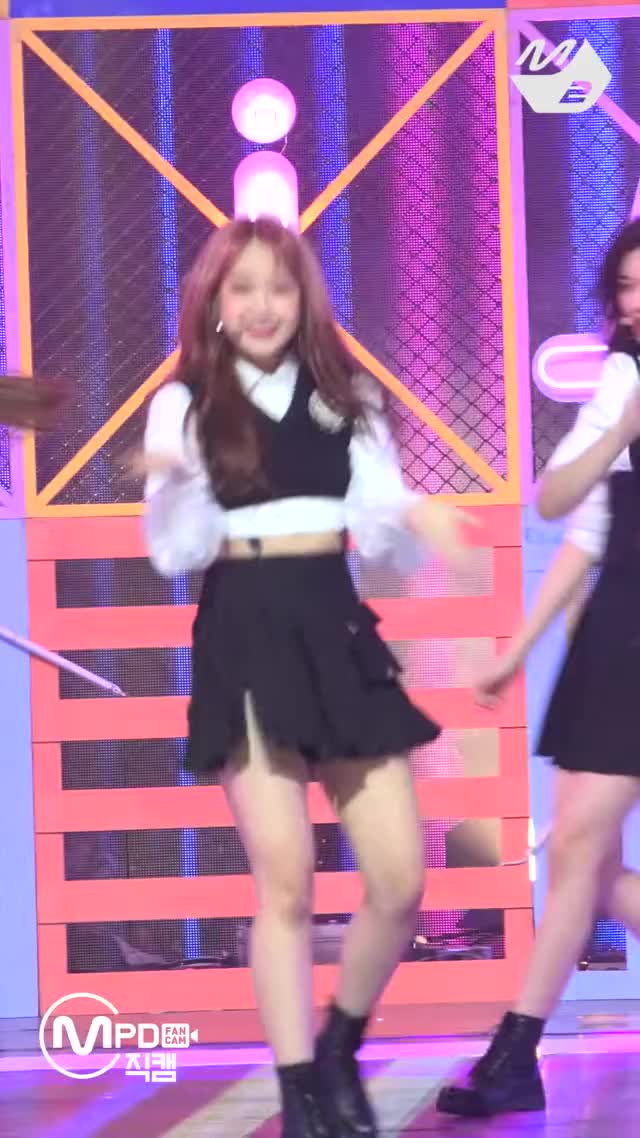 [MPD직캠] 위키미키 최유정 직캠 'La La La' (Weki Meki CHOI YOOJUNG FanCam)