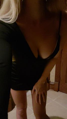Love the feel of a little black dress for date night ?