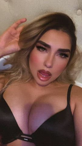 Like what you see daddy 😘😋
