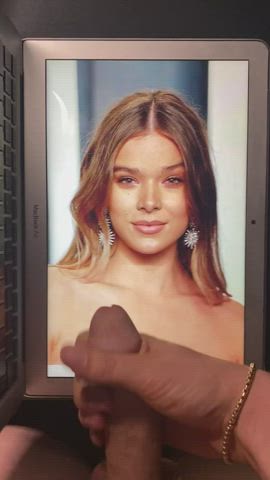Hailee Steinfeld Cumtribute
