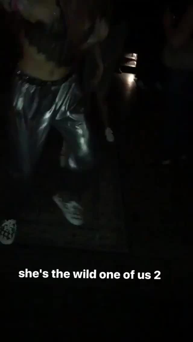 Bella Thorne gif