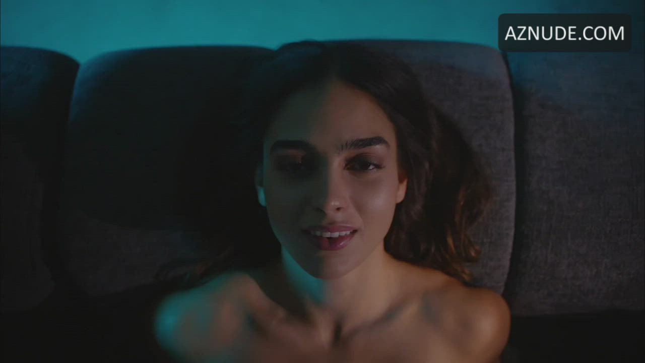 Melissa Barrera and a Orgy - Vida S2 E1