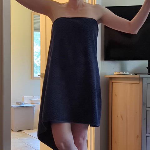 cute milf onlyfans redhead towel onlyfans-creators pale-girls gif