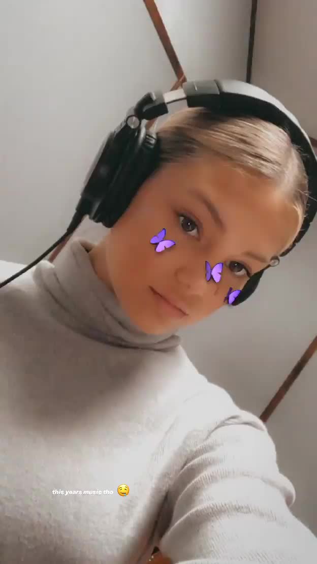 olivia holt story 2262736627268826721 9318231