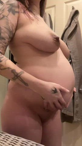 Will you rate my naked pregnant body 1-10 🤰🏻💋