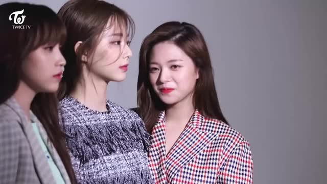 Mina, Tzuyu & Jeongyeon enjoying the shooting2