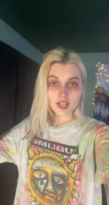 😋Cute emo with a fat ass😋🍑 B+G, solo, anal &amp; custom content!💦fully