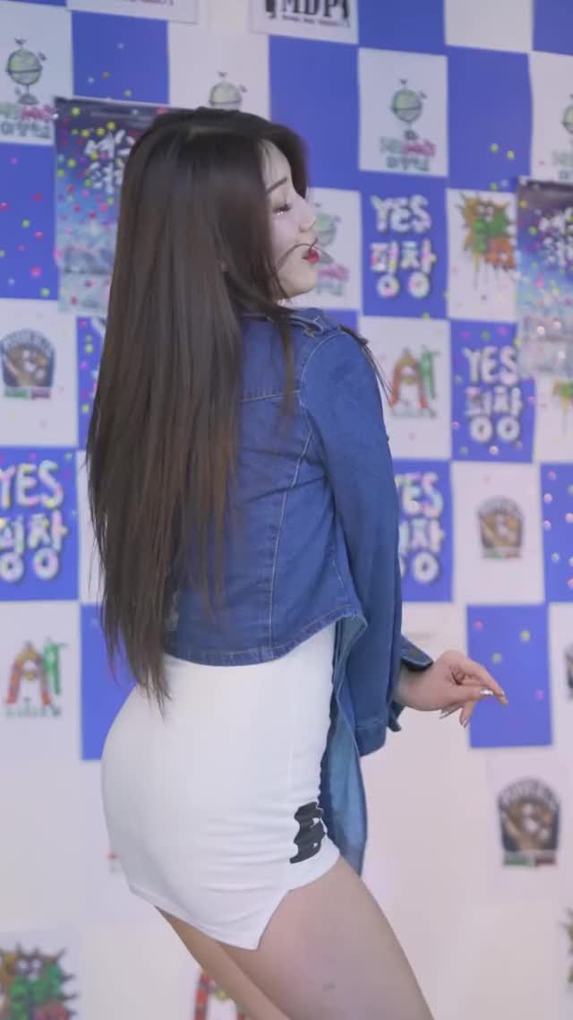 Beaglegirlfriend - Sooyeon Creamy Legs and Sexy Moves