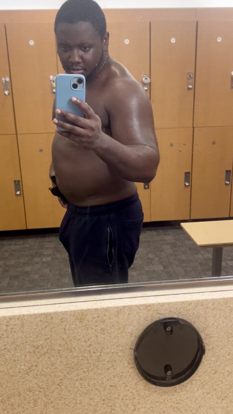 bulge bulgexxl gym muscles exposed-in-public freeballing gay-muscle hay-bulge gif