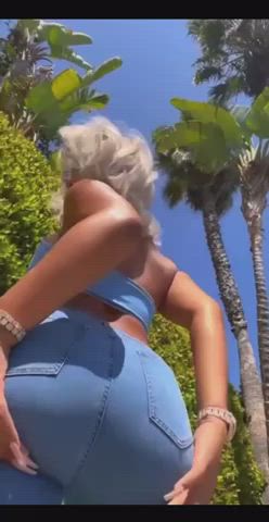 I wanna get dominated by Megan really really bad irl. Shes a alpha goddess deserving