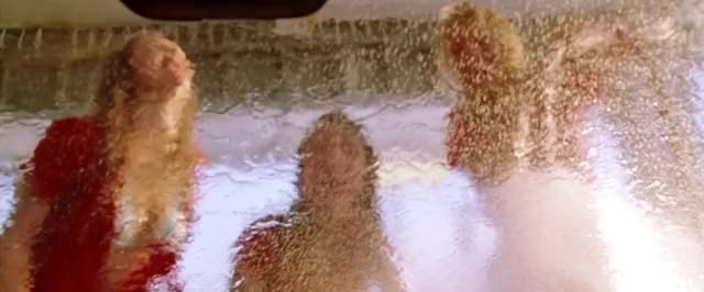 Charlie's Angels Full Throttle - Car wash 1