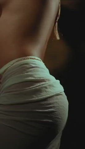 Desi teen braless hot dance moves💦. Check my bio for more