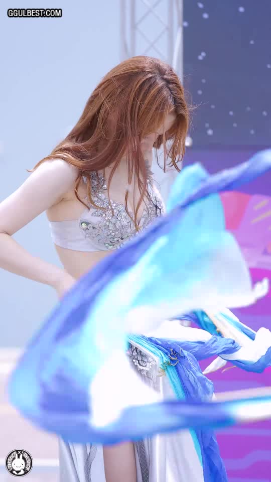 Belly dance Im Seongmi White skin cleavage  .gif
