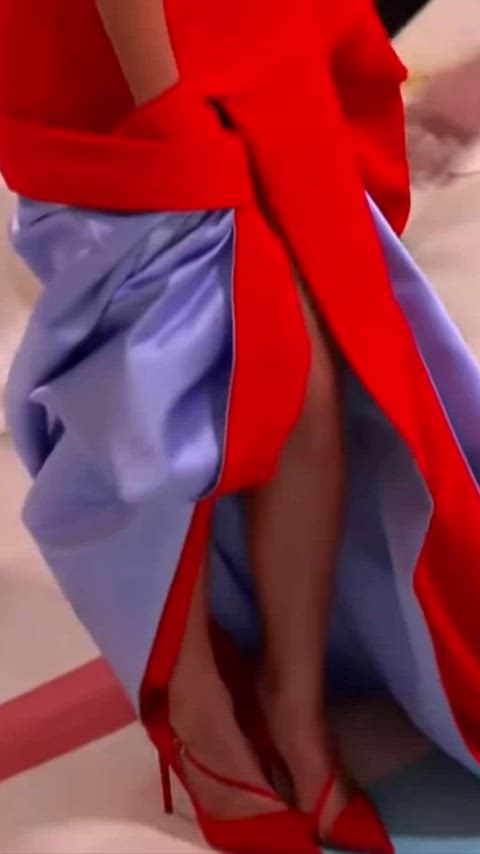 busty celebrity kylie jenner gif