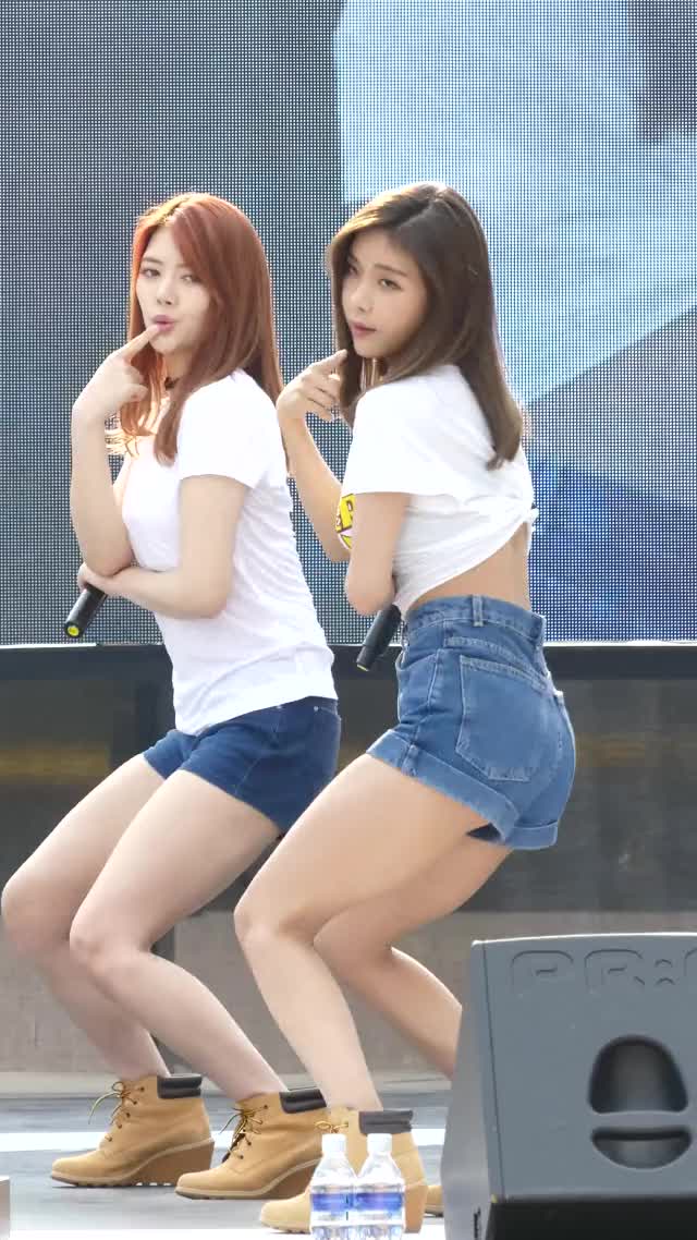 160521 Hyunyoung shake 2 (Tell me tell me) loop 2