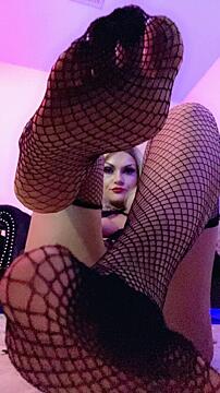 Do you like the way my cute tootsies arch?