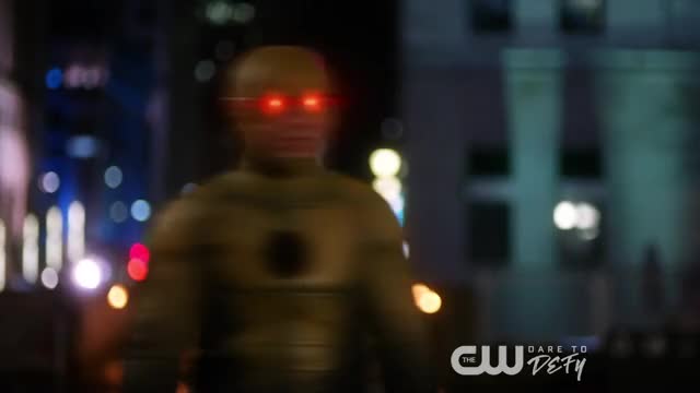 The Flash 5x22 Reverse Flash vs Team Flash fight Scene