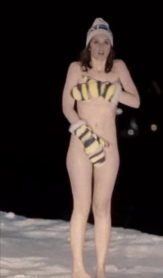 (155318) Felicity Jones got caught in the nude