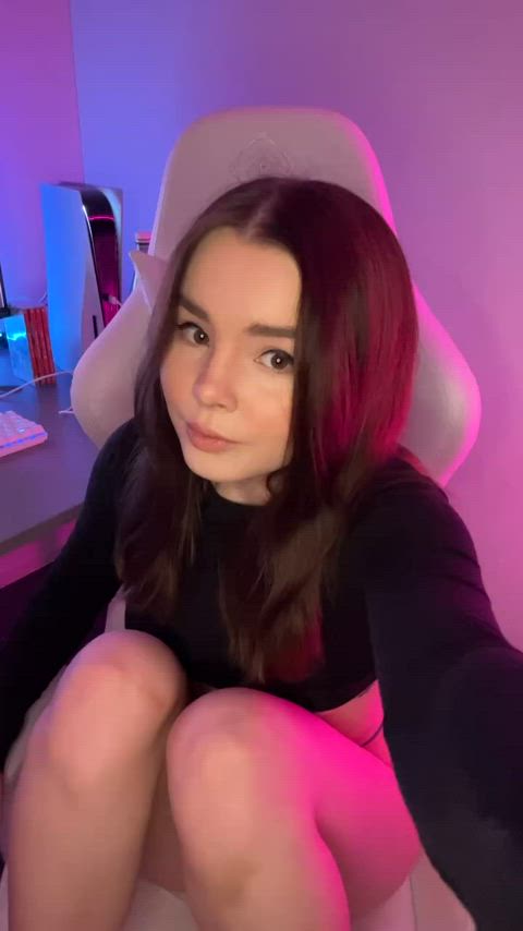 my boyfriend cheated on me so now I show my tits