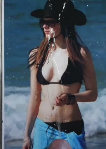 Avril Lavigne getting my usual load 💦