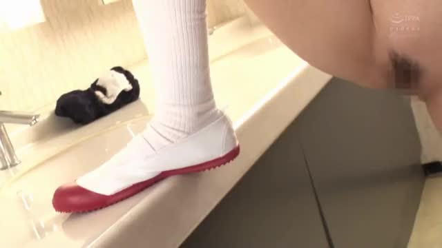 WANZ-872 Time Is Stopped Women's Toilet Forced Urination[free-jav-porn-streaming.blogspot.com]
