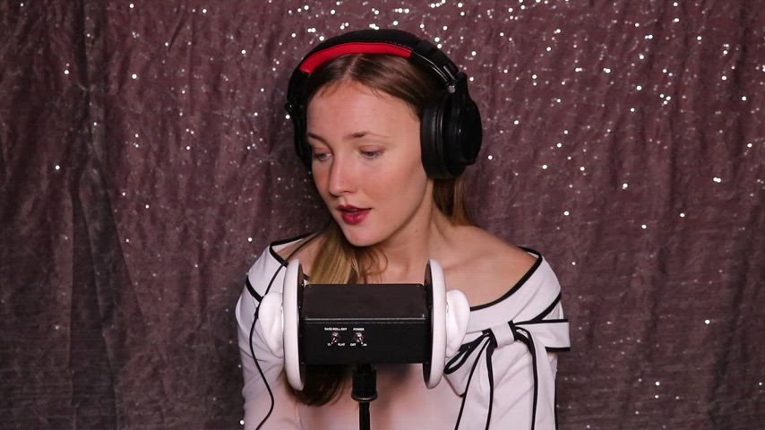 Erotica story performed by Violet Knight 👄😈