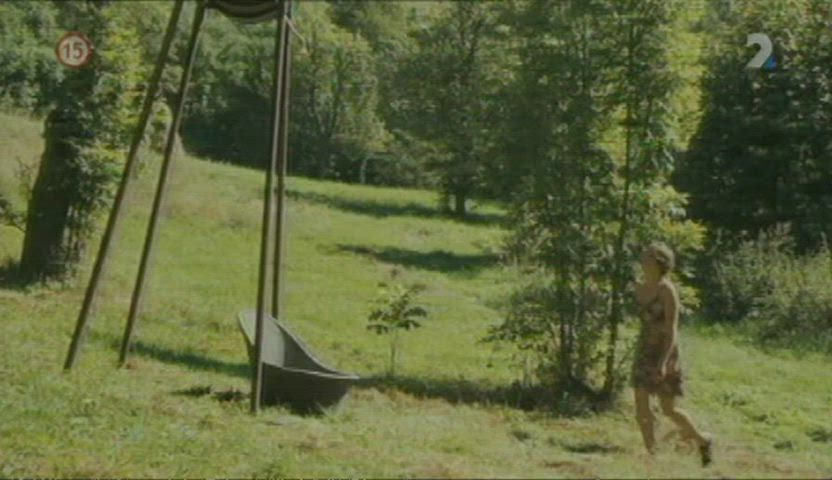 Outdoor shower in the country (Katharina Lorenz - Návrat bocianov (SK2007)) (1/2)