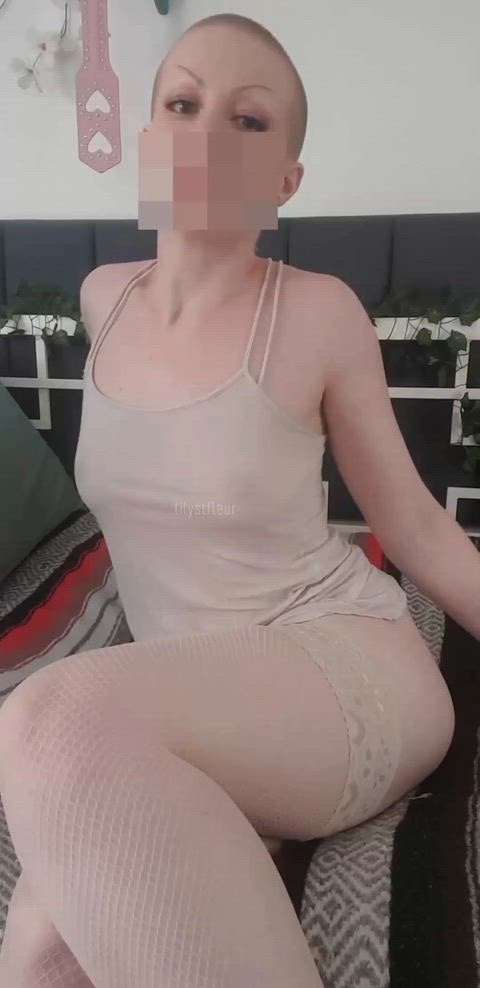 Short gif, shorter hair 🤭💖