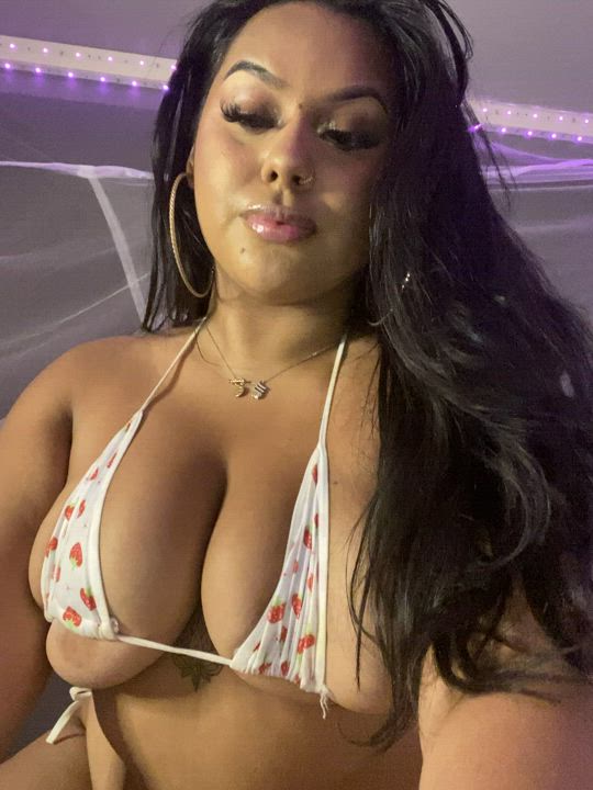 Sucking my 18 year old tits 🤤