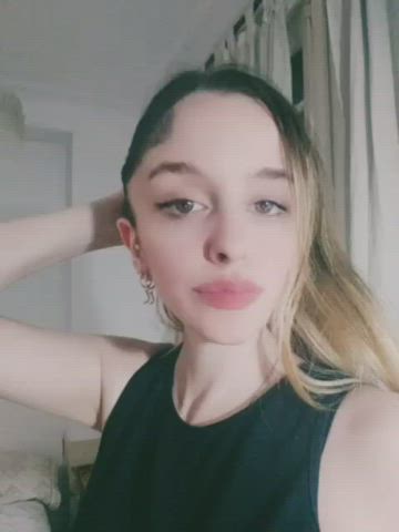 I'm Hanna, 19 y.o baby girl and horny AF🔥