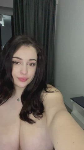 Great natural boobs looking for a good squeeze session!