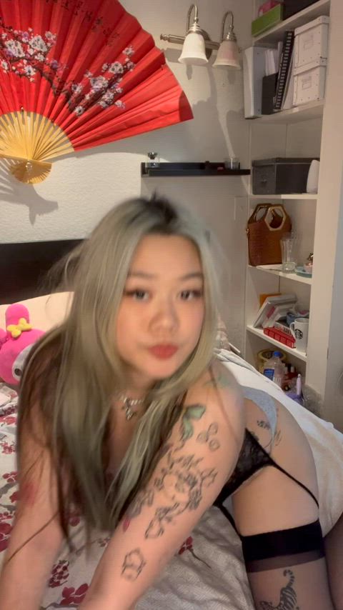 Come in the room and see this , wyd next?