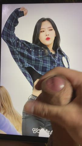 LOONA Olivia Hye - Cum on her milky tummy