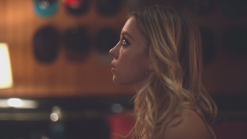 Lay me down on the bed and use me exactly how you’d use Sydney sweeney.